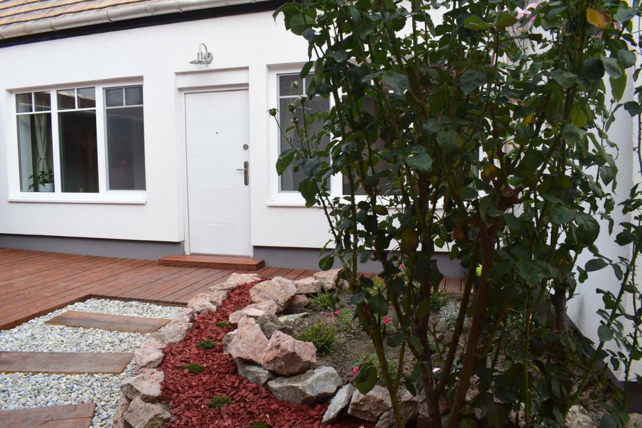 Buborek Apartman Tata Exterior foto
